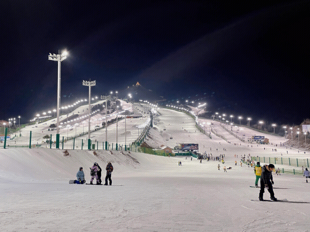 赤峰市道谷南山滑雪场图片