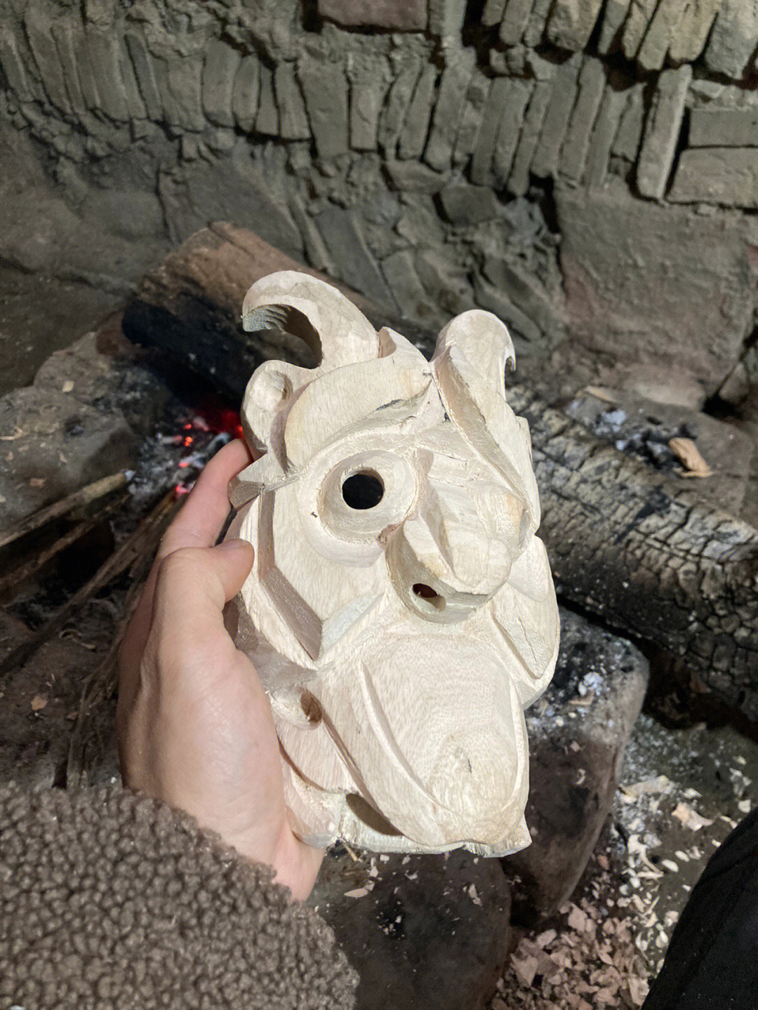 羊头傩面具雕刻