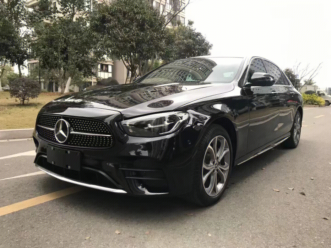 奔驰e300参数图片