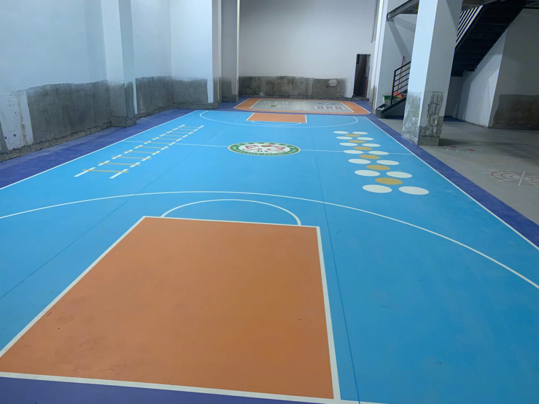 天速篮球地板_篮球馆木地板多少一平_篮球地板流打法