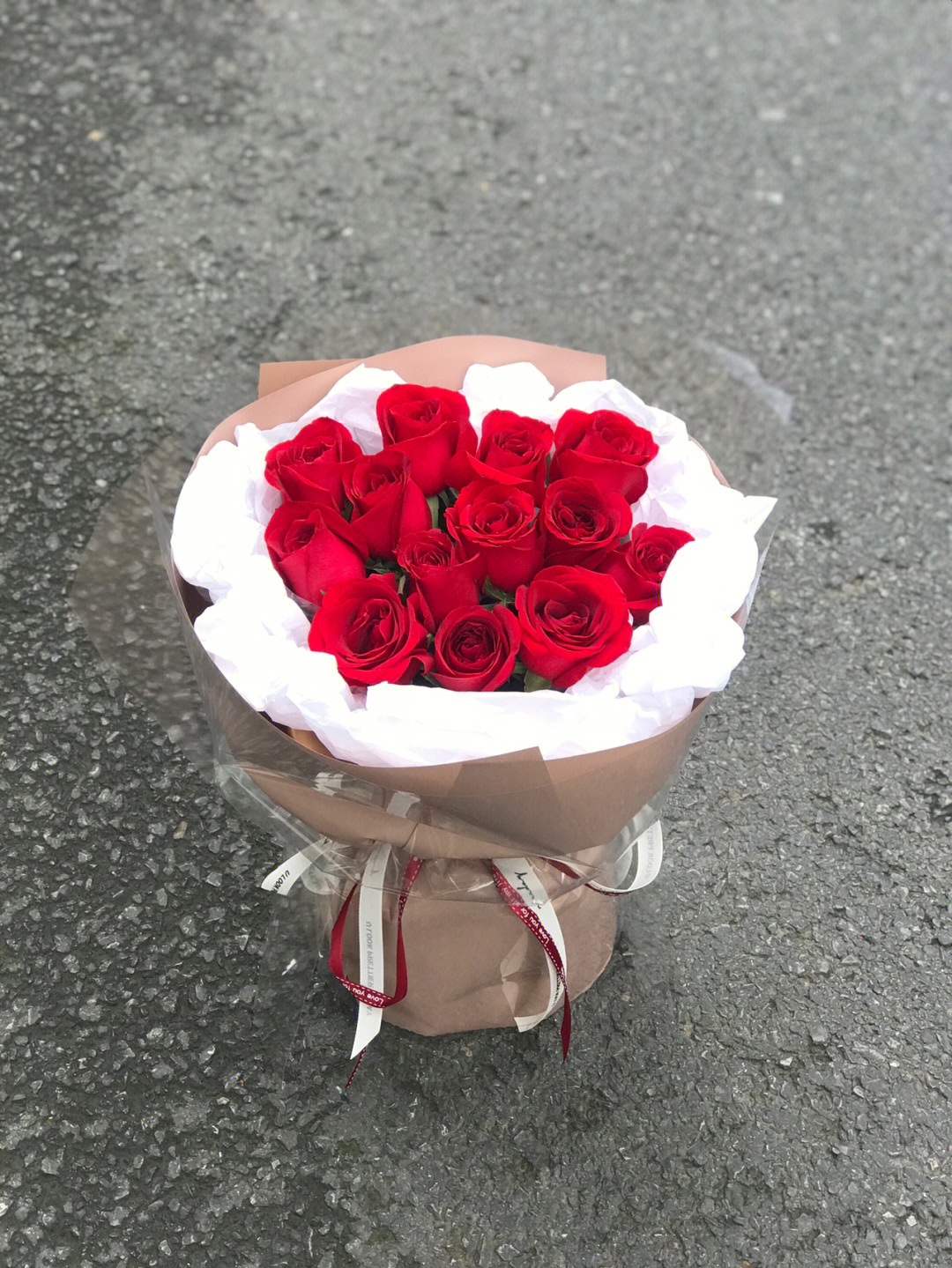 11朵红玫瑰圆形花束