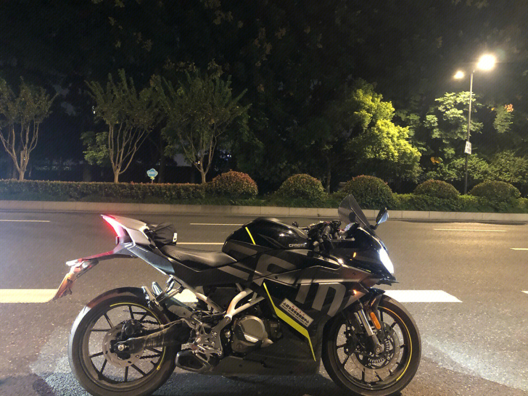 春风250sr高配 裸车21680 现在降价后19980改装清单:上三星分离手吧