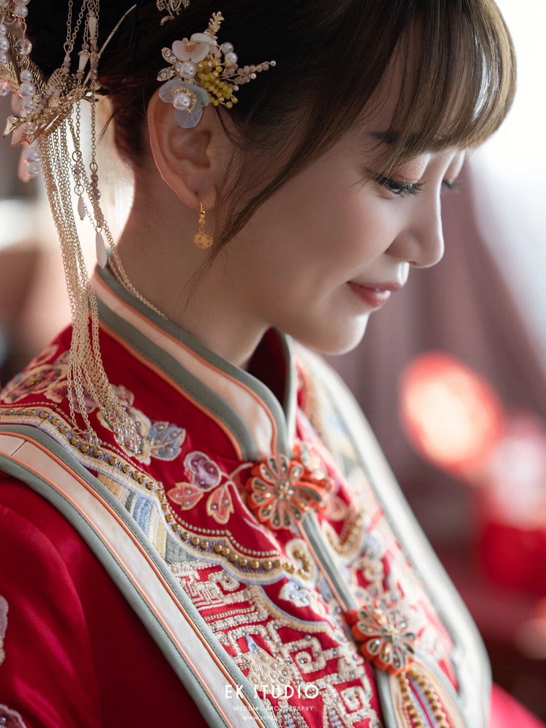 中式婚纱照侧脸图片