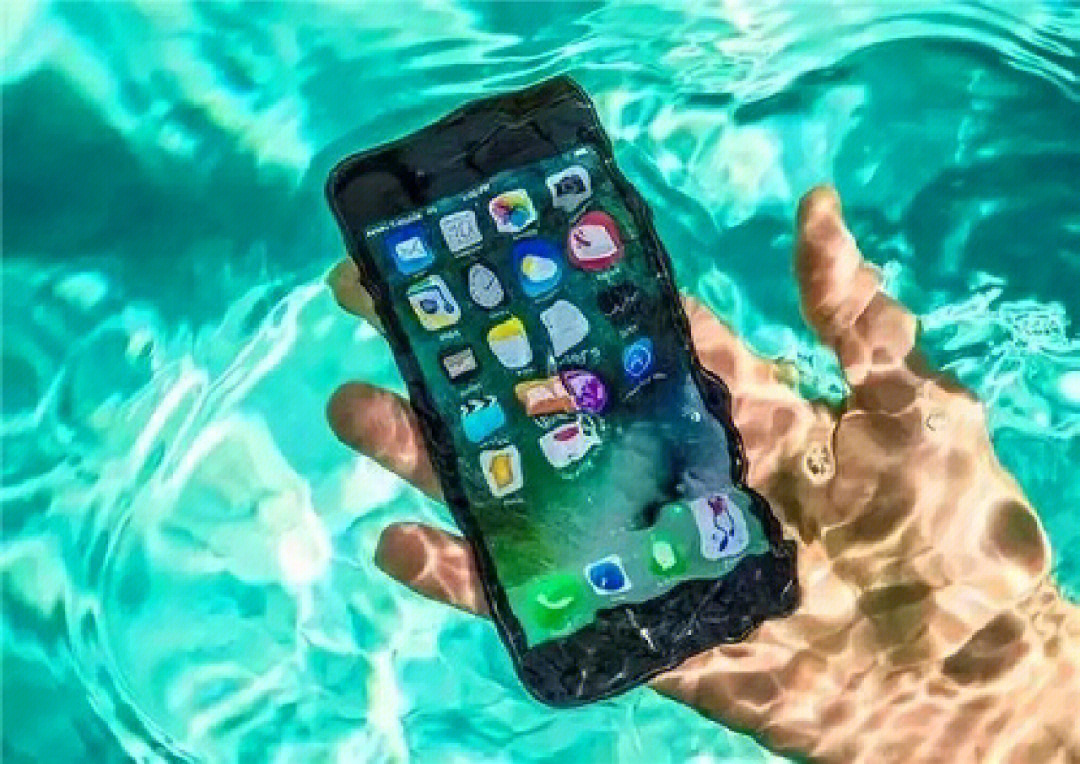 手机进水屏幕乱跳怎么办:1,首先肯定是先要清理掉手机上的水.2