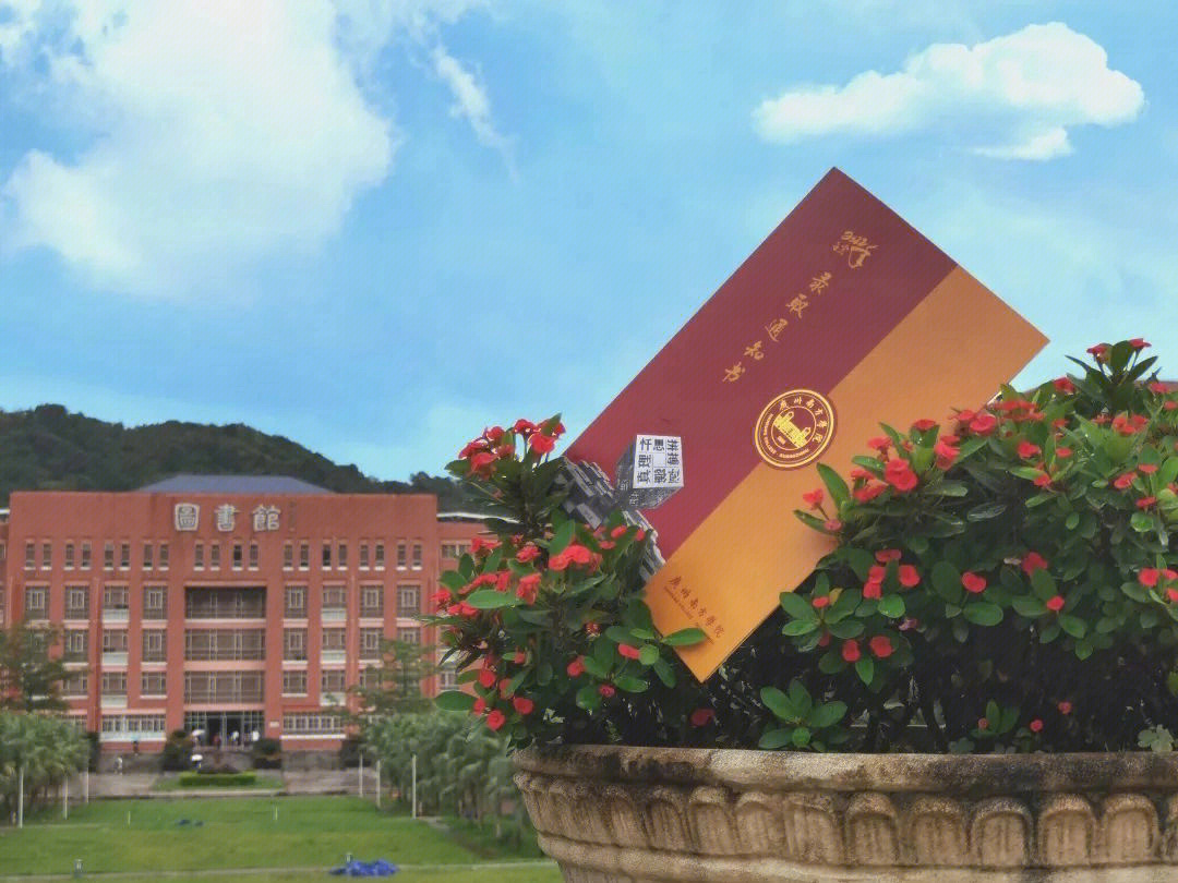 广州南方学院北门图片