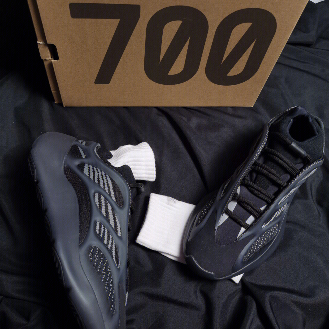 yeezy700v3很难穿进去图片