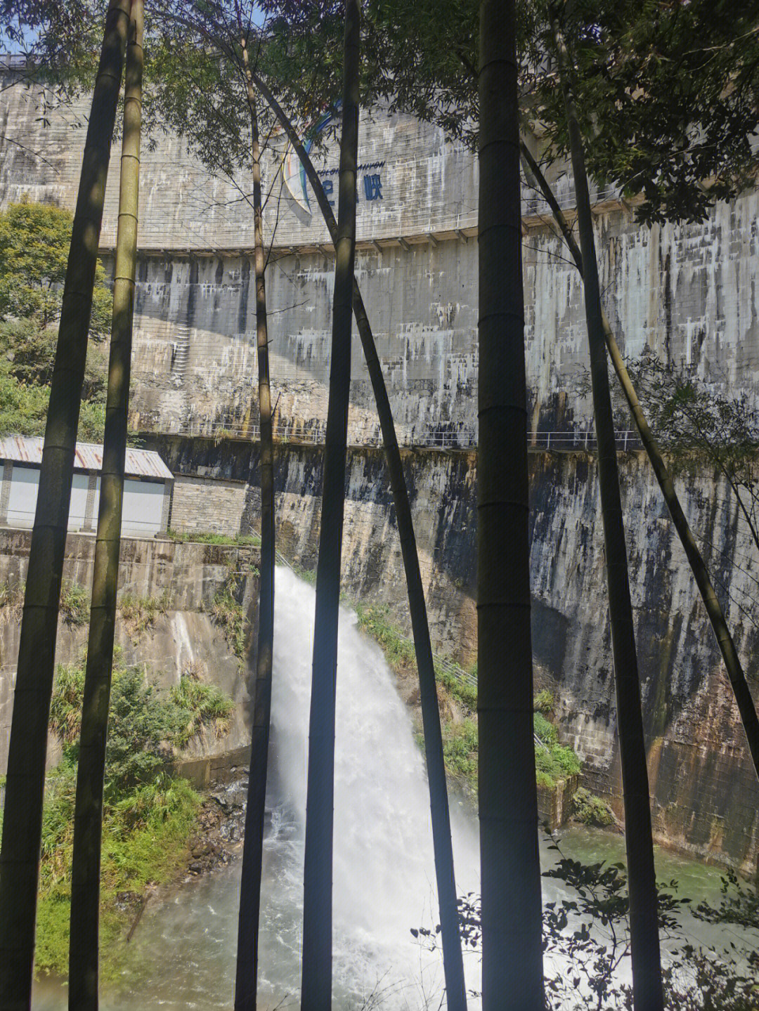 岳阳平江沱龙峡漂流图片