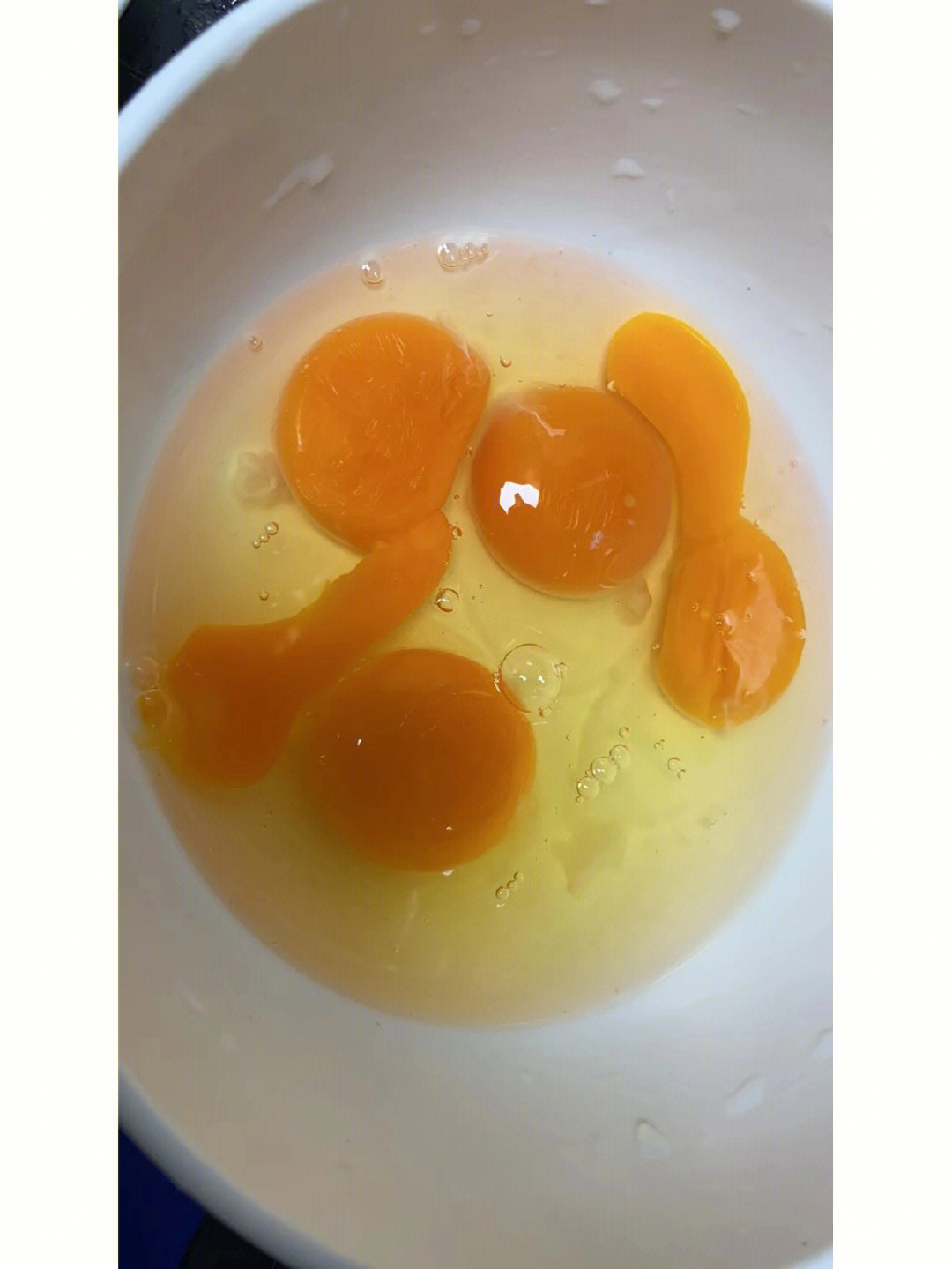 散黄鸡蛋图图片