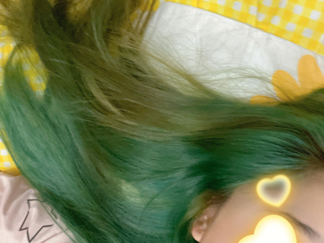 喜欢王一博喜欢绿色,想搞个绿头发,结果,翻车了看了看王一博的绿头发