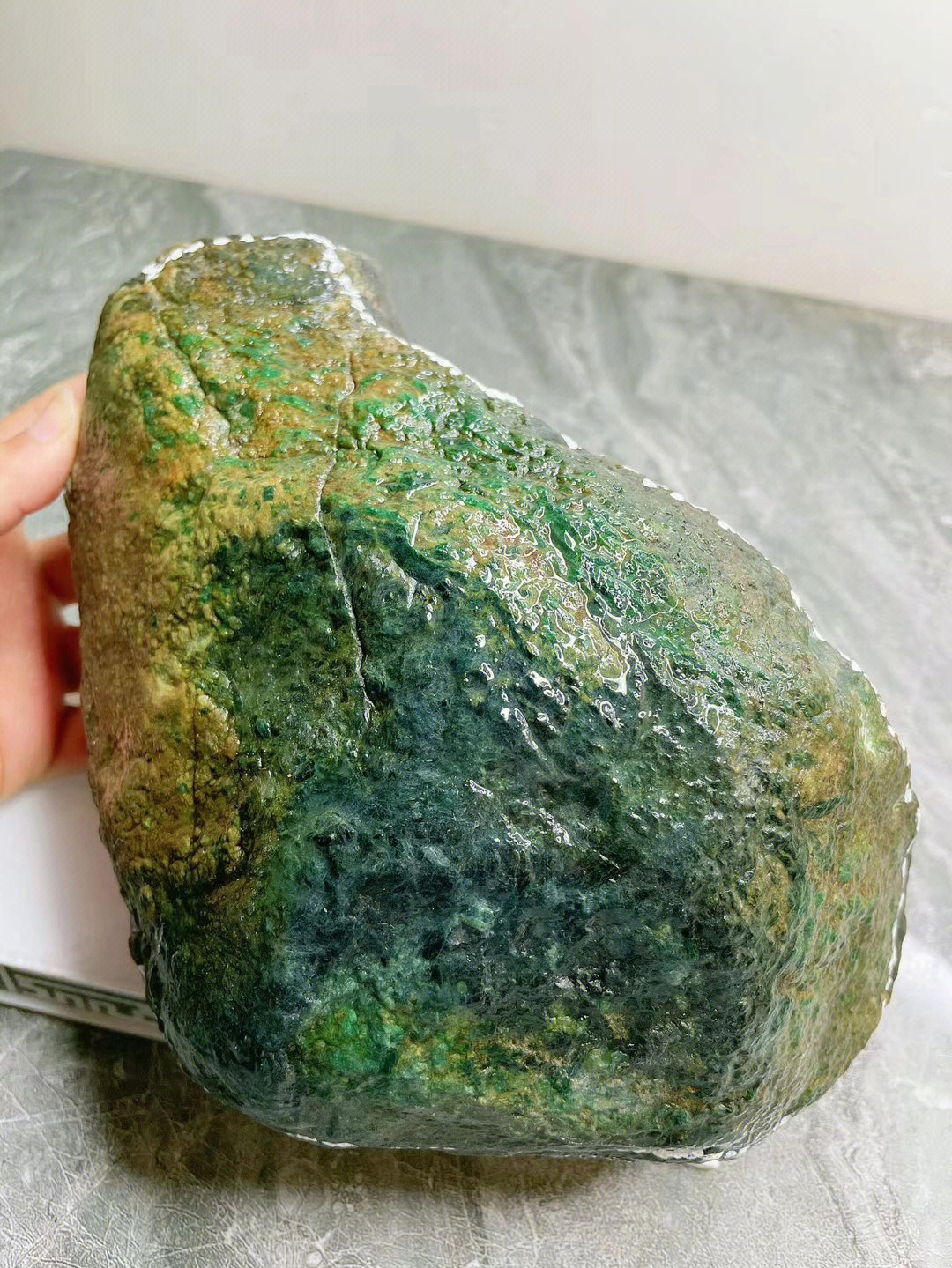 巨矿翡翠原石阿易图片