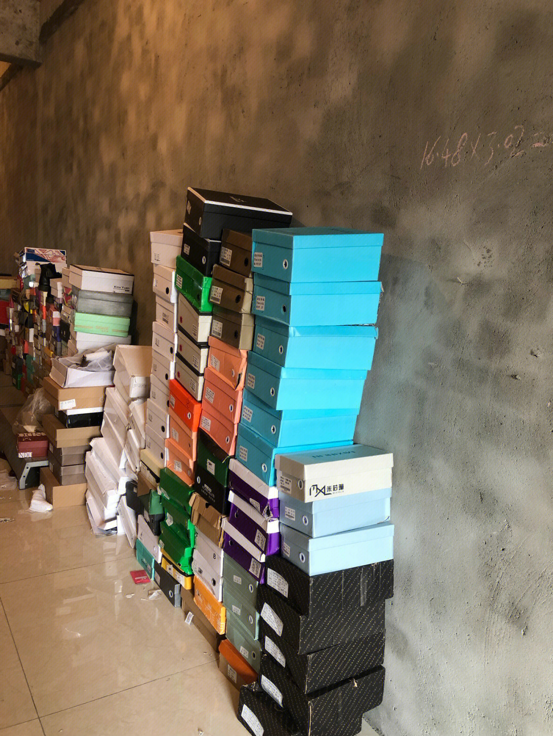 唉难受看到仓库还有几百双鞋,今年又准备和鞋子过年了