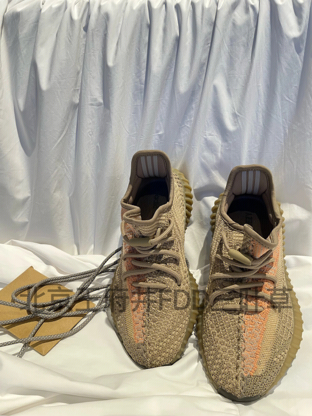 yeezy350v2sandtaupe脏橙