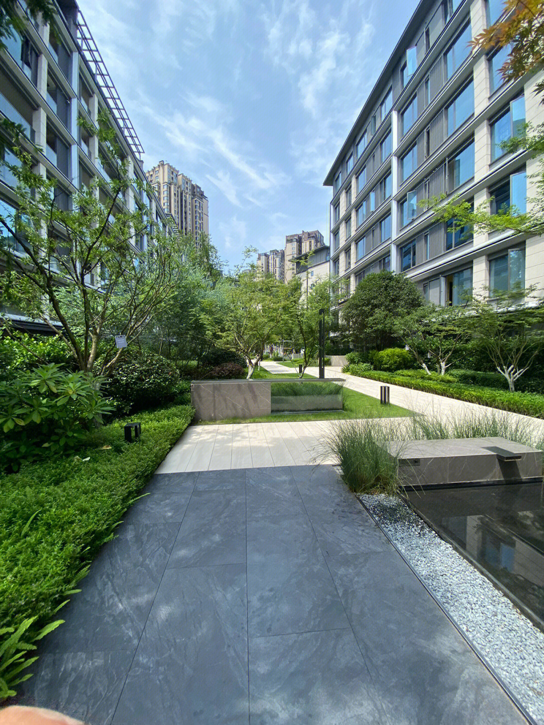 香港置地壹号半岛,业主急售一套一楼带花园的洋房,上证152平,四房两厅