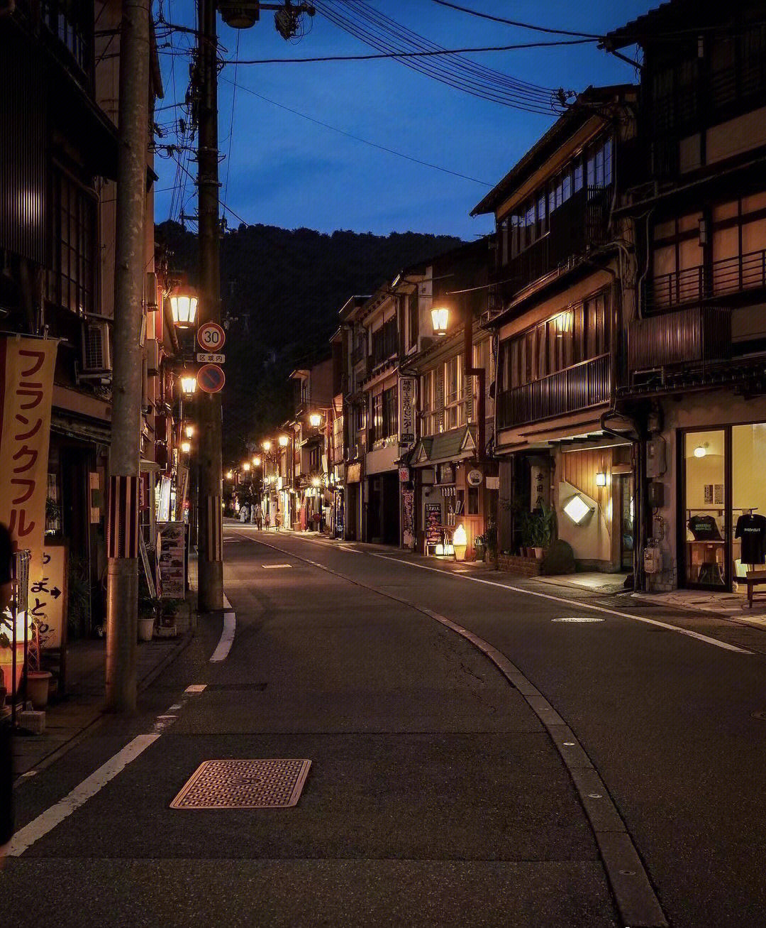 兵库县的城崎温泉夏夜的温泉街也很不错呢