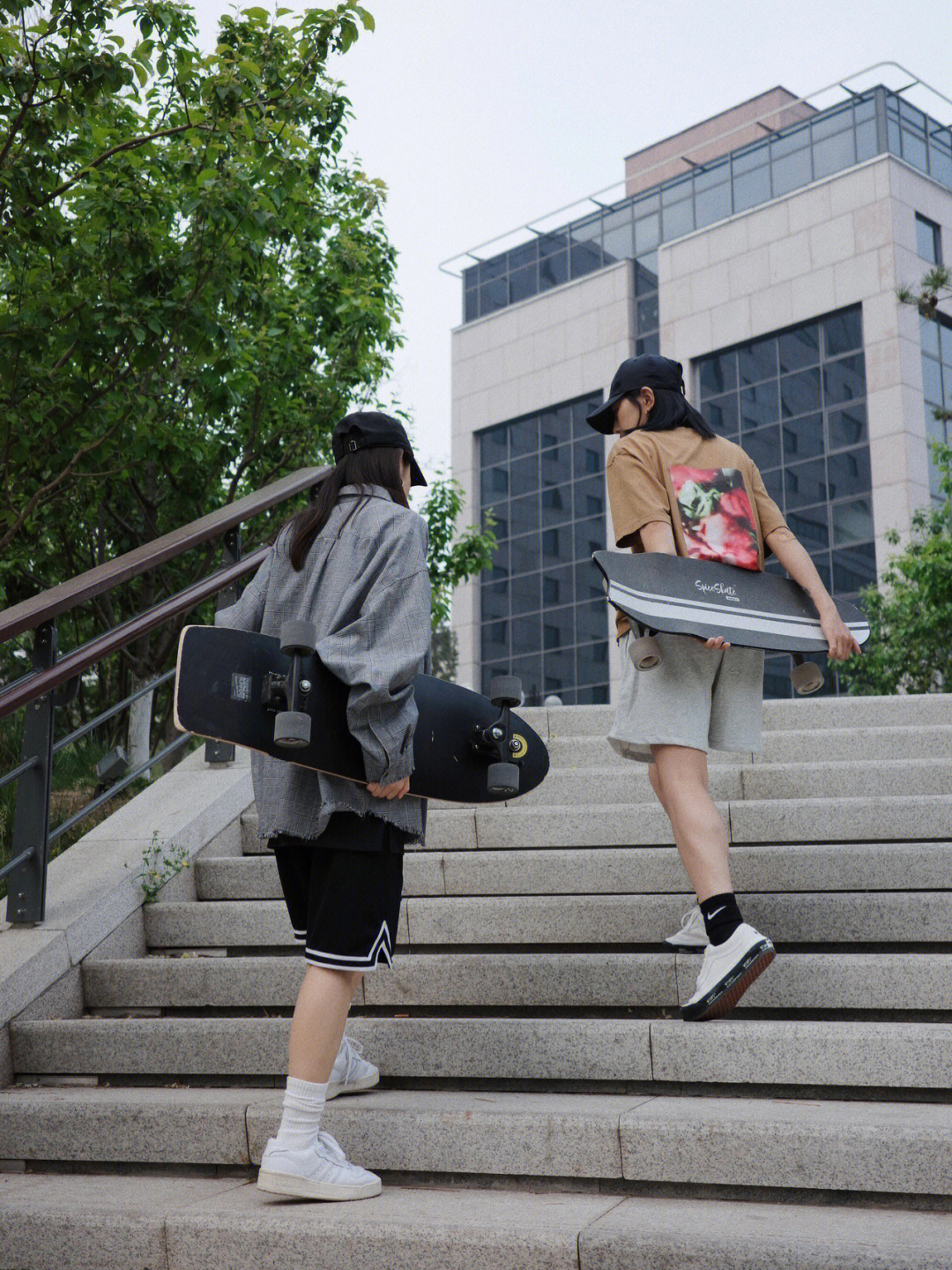 陆冲女孩丨今天我们是街头滑板女孩