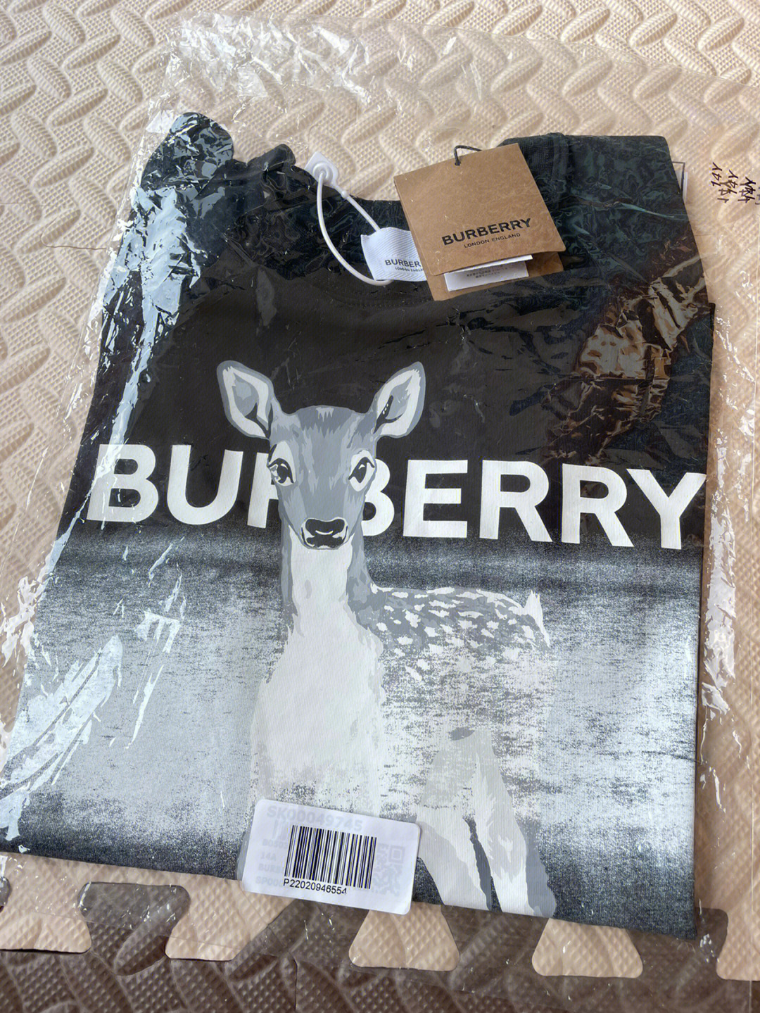 burberry小鹿t恤真假图片