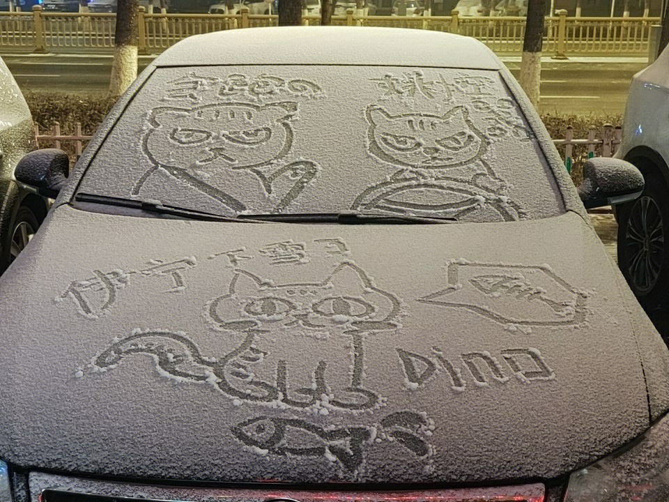 下雪在车上画哆啦a梦图片