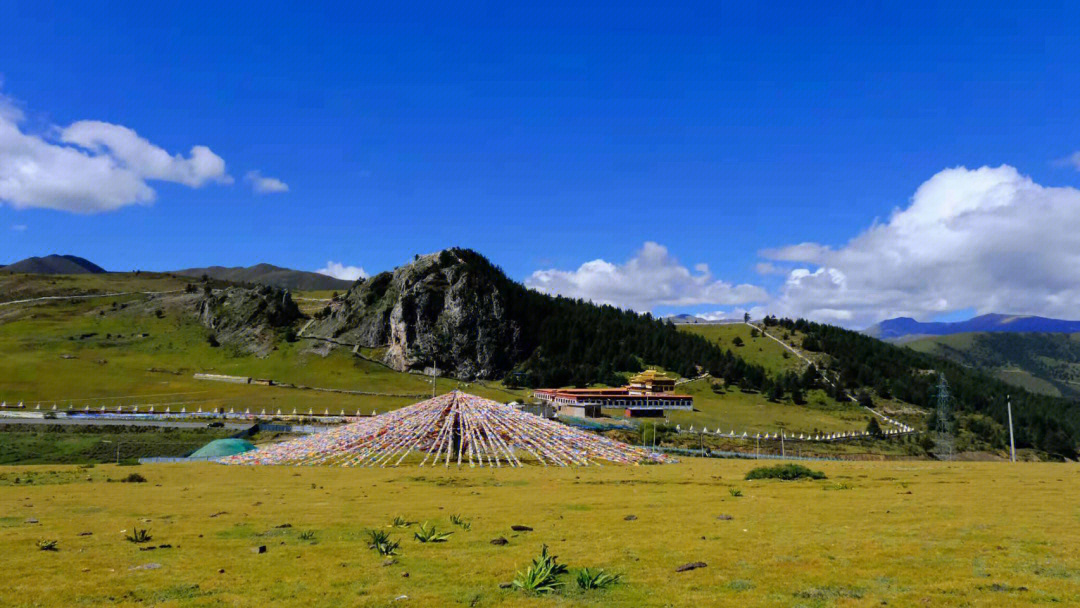 若尔盖玛哈嘎拉神山图片