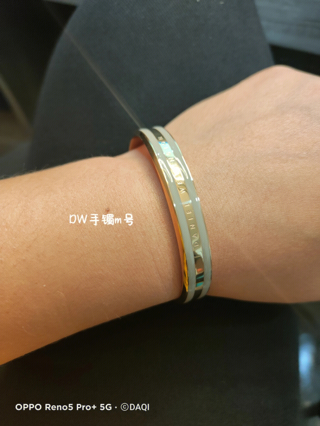 dw手镯小写字母e图片