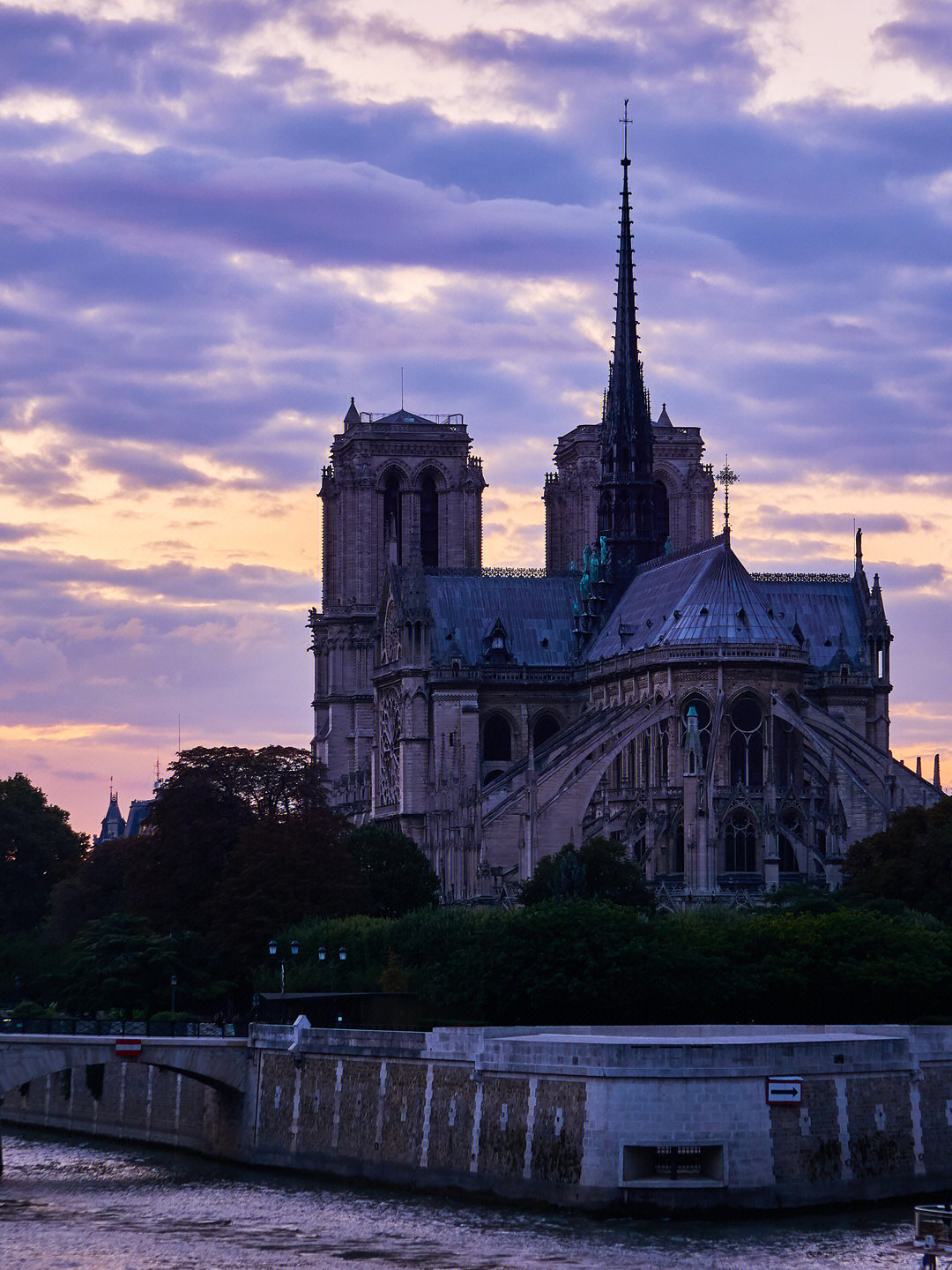 法国代表性古迹i世界遗产之一巴黎圣母院