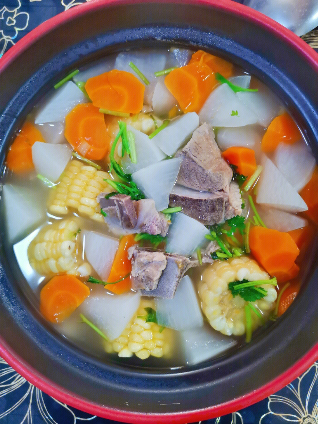 砂锅清炖猪小排白萝卜玉米汤