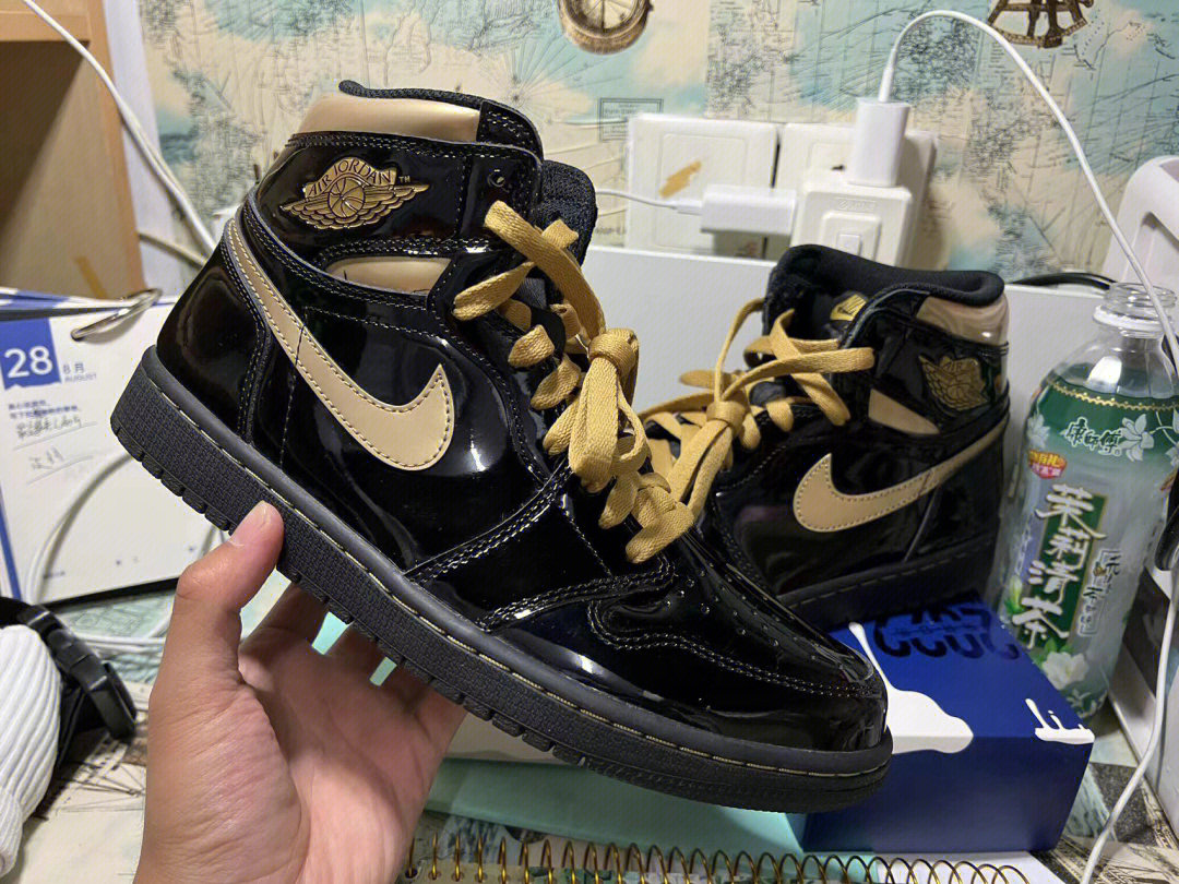 43码aj1mid黑金原盒方正穿一次459包邮