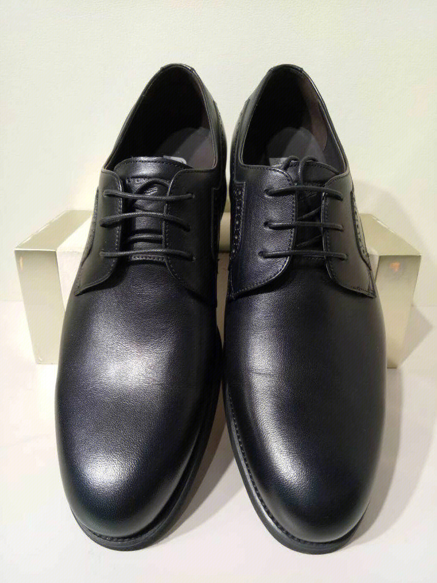 全新leonardo意大利老人头男士皮鞋,鞋面采用优质小牛皮制成,皮质光亮