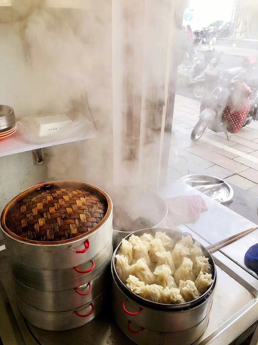 位于青浦金泽古镇的这家推荐传统的笋肉烧卖多汁肉鲜皮薄绝对是值得的