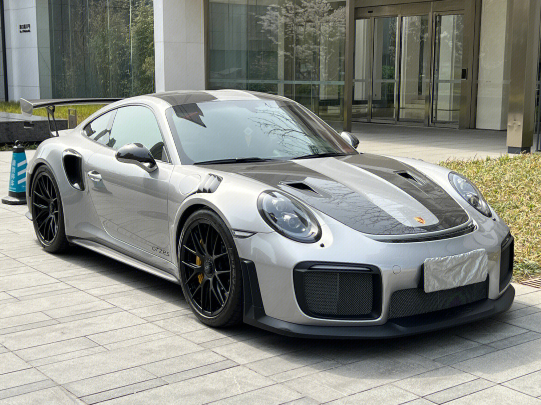 保时捷 911 gt2 rs gt 银/黑红 二手车代售:车辆于2018年05月份生产