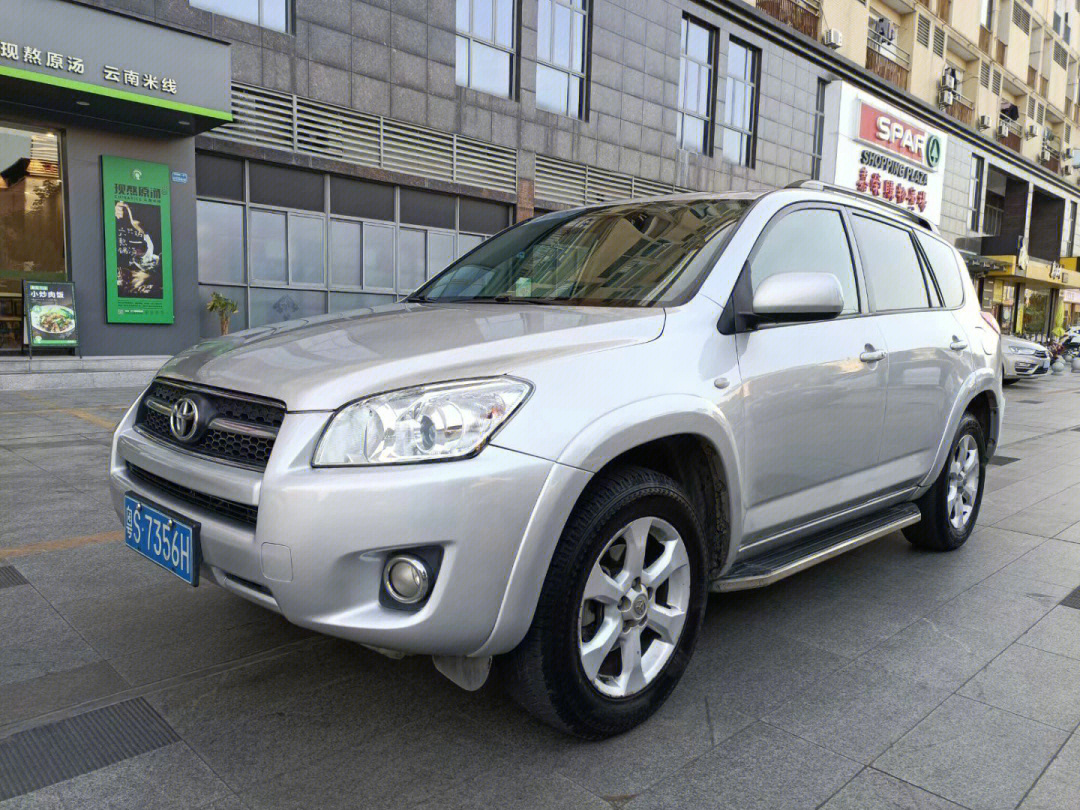 2011年上牌丰田rav4