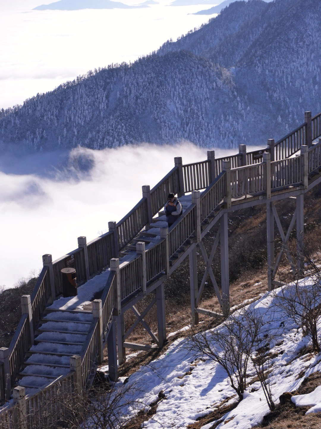 西岭雪山苍穹之下