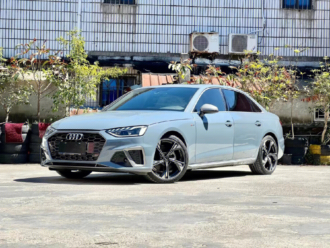 [色[色]22年奥迪a4l quattro rs套件燃速型 开着特别爽 稀有颜色