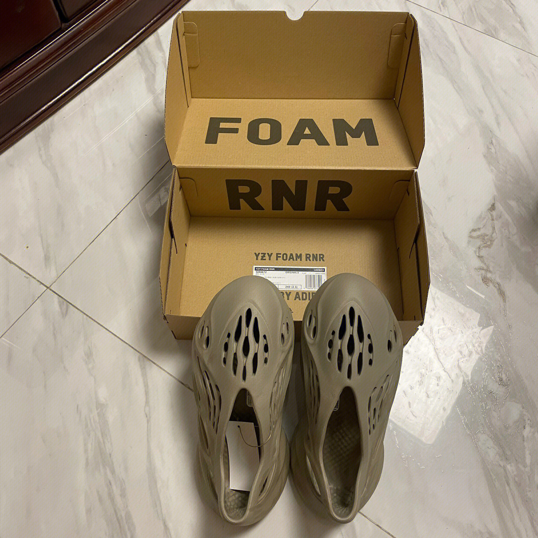 yeezyfoam洞洞鞋反盒