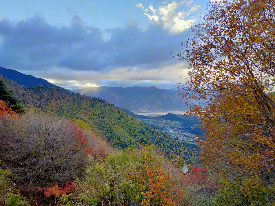 苯日神山转山图片