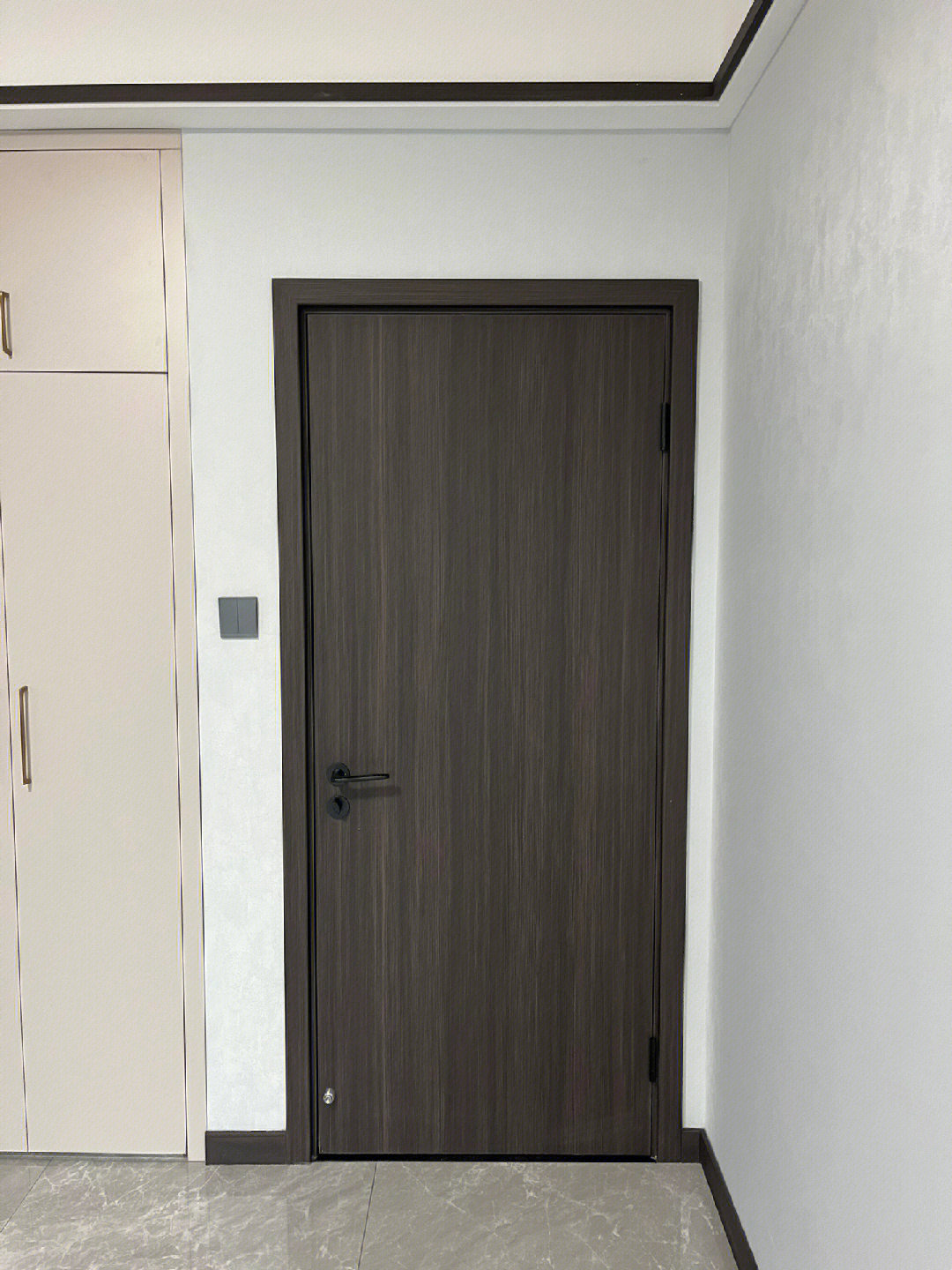 板栗色门套和门效果图图片