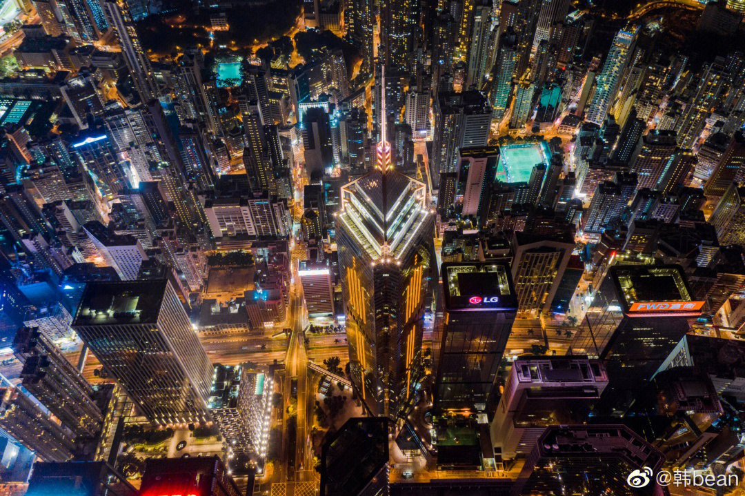 香港环球贸易广场夜景图片