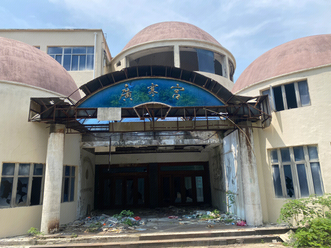 崇州白塔湖废弃酒店图片