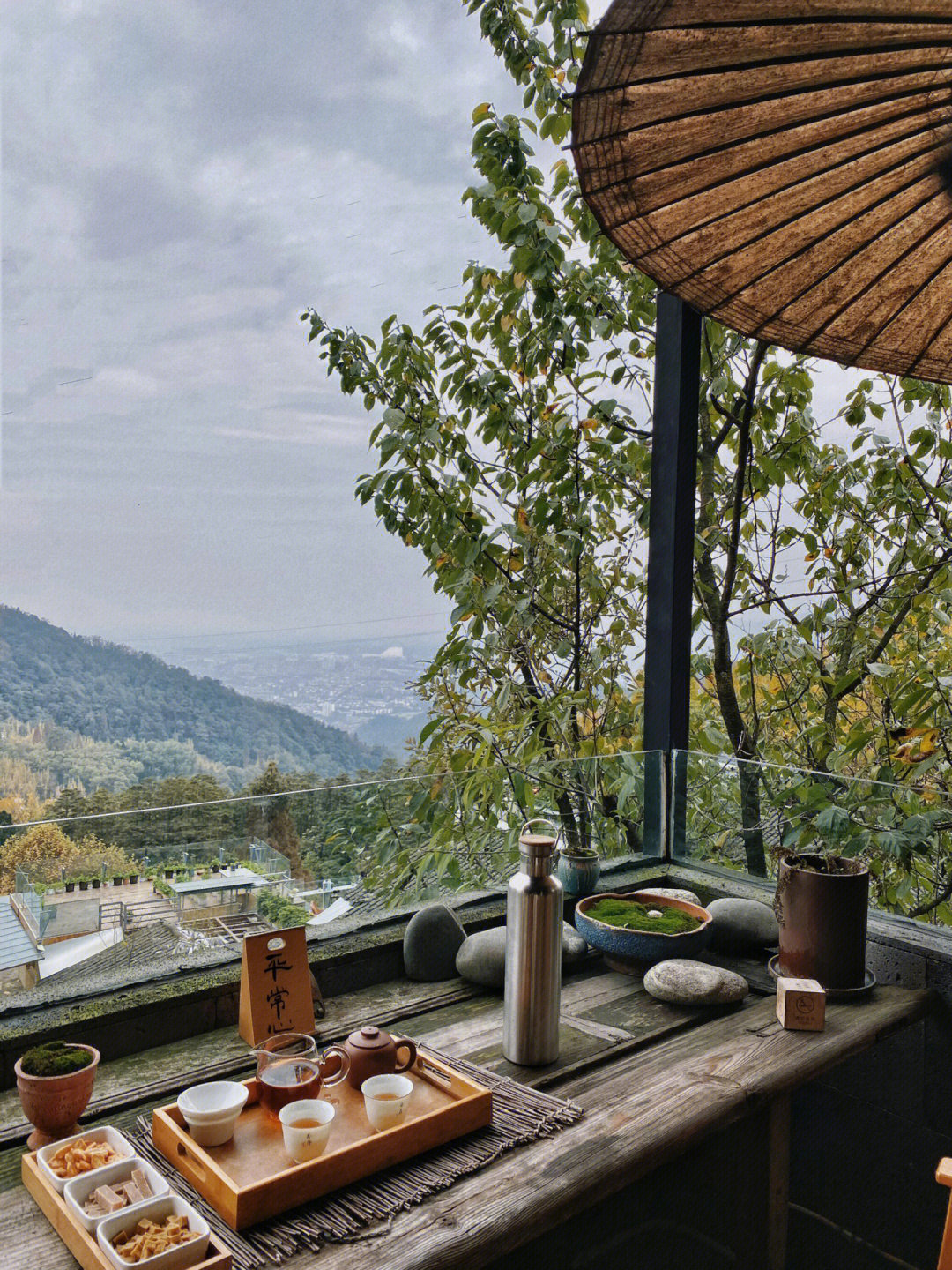 成都周边山上的隐世茶馆喝茶拍照爬山