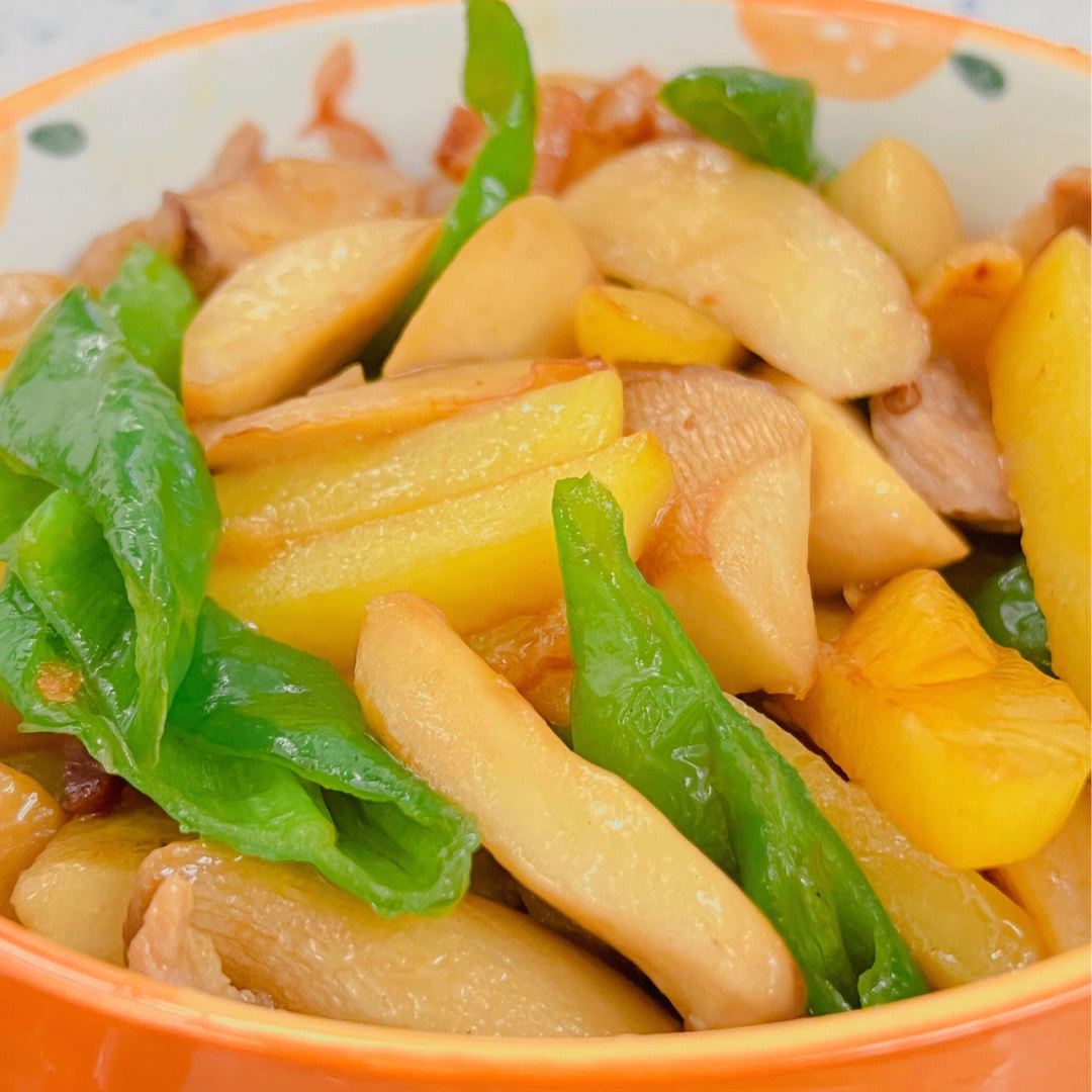 杏鲍菇和土豆来一个这个季节空心菜太嫩了丝瓜蛋汤加点点胡椒粉和葱花