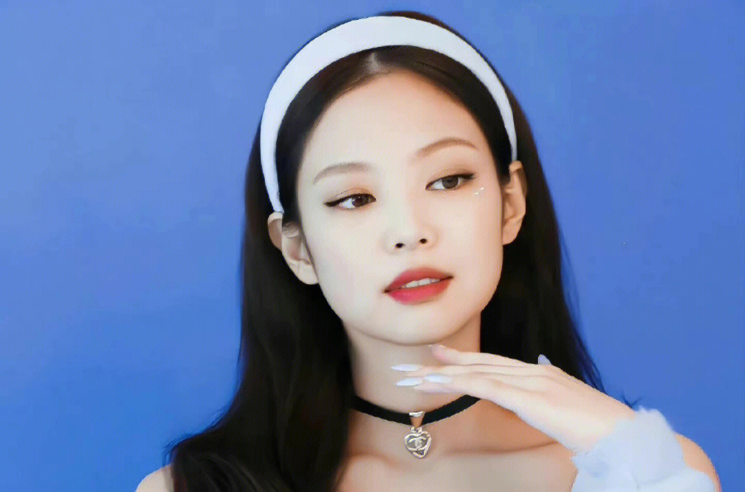 jennie蓝玫瑰图片