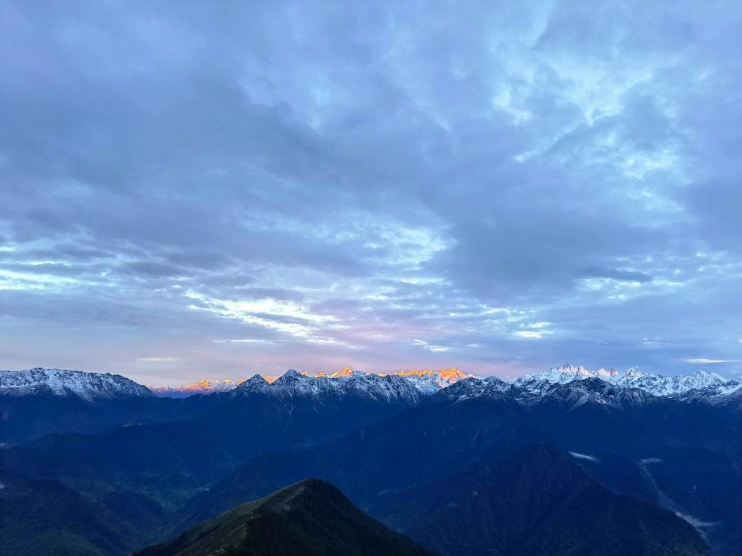 雪山日出