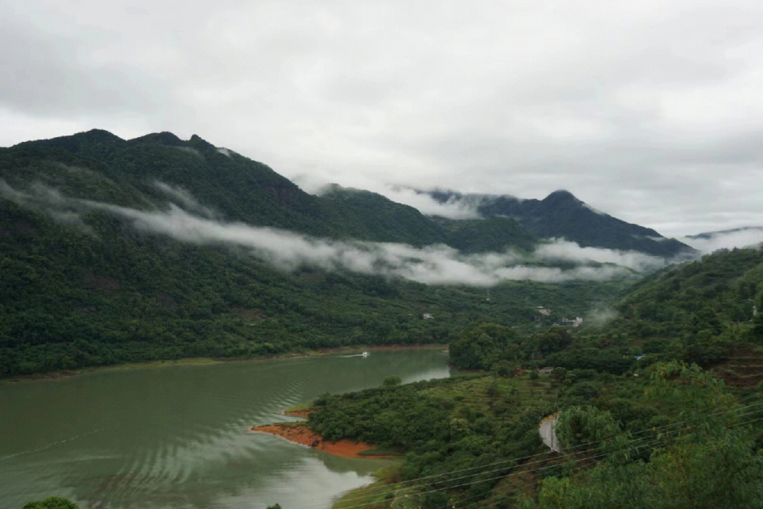 燕子伏横梁阴宅风水图片