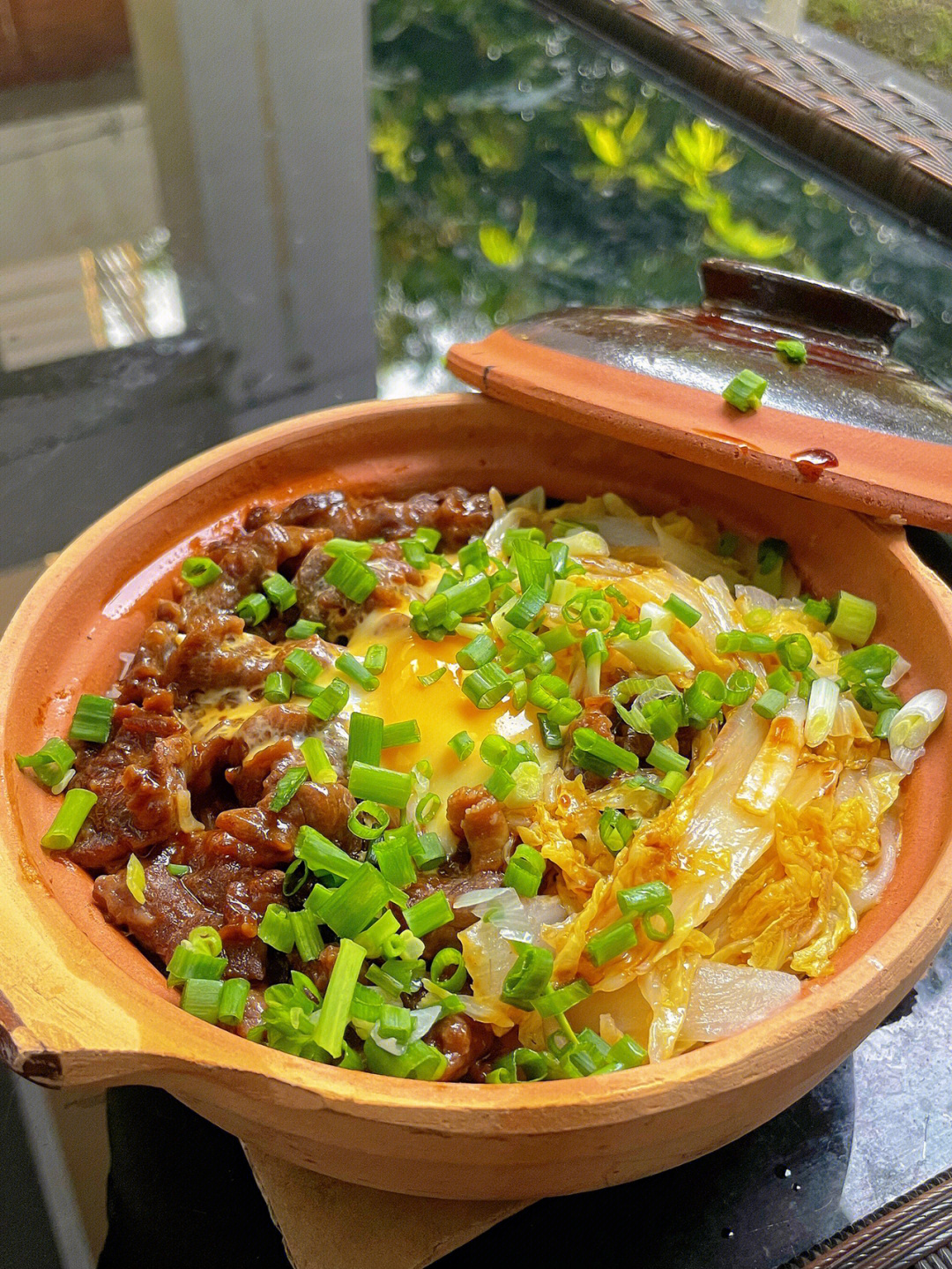 榨菜牛肉煲仔饭图片