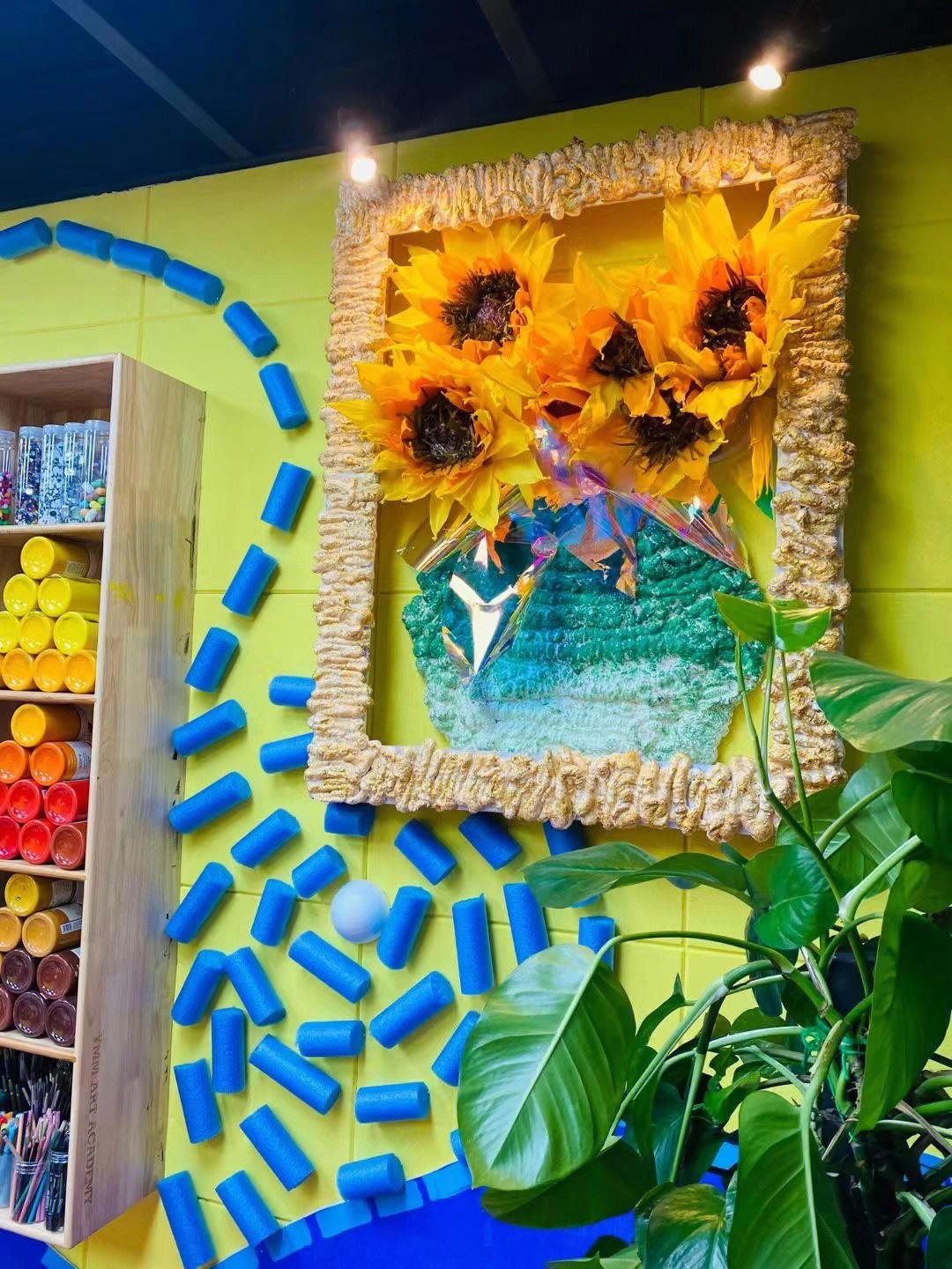 幼儿园环创  以艺术家梵高先生作品为主题的米罗教室装置
