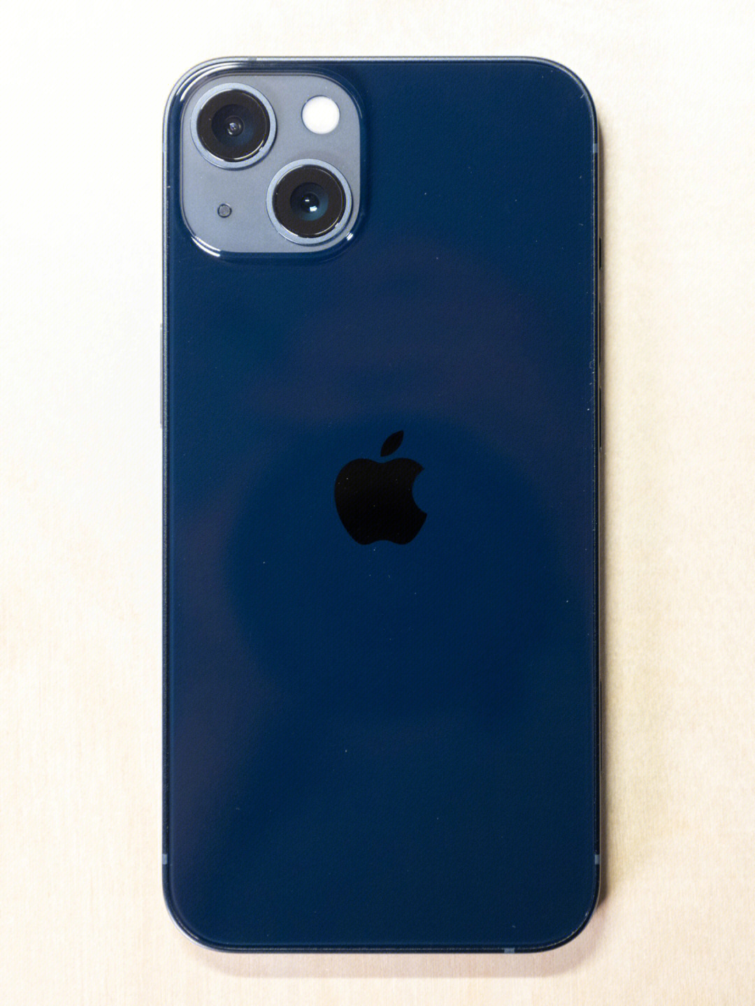 苹果13黑色像深蓝色图片