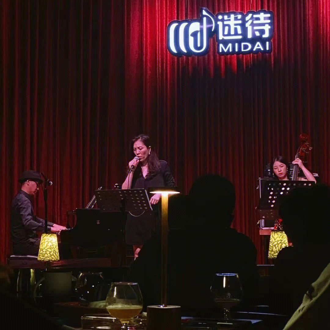 jazz live99地址:体育路88号奥永广场9楼9015营业:17:30-2:30