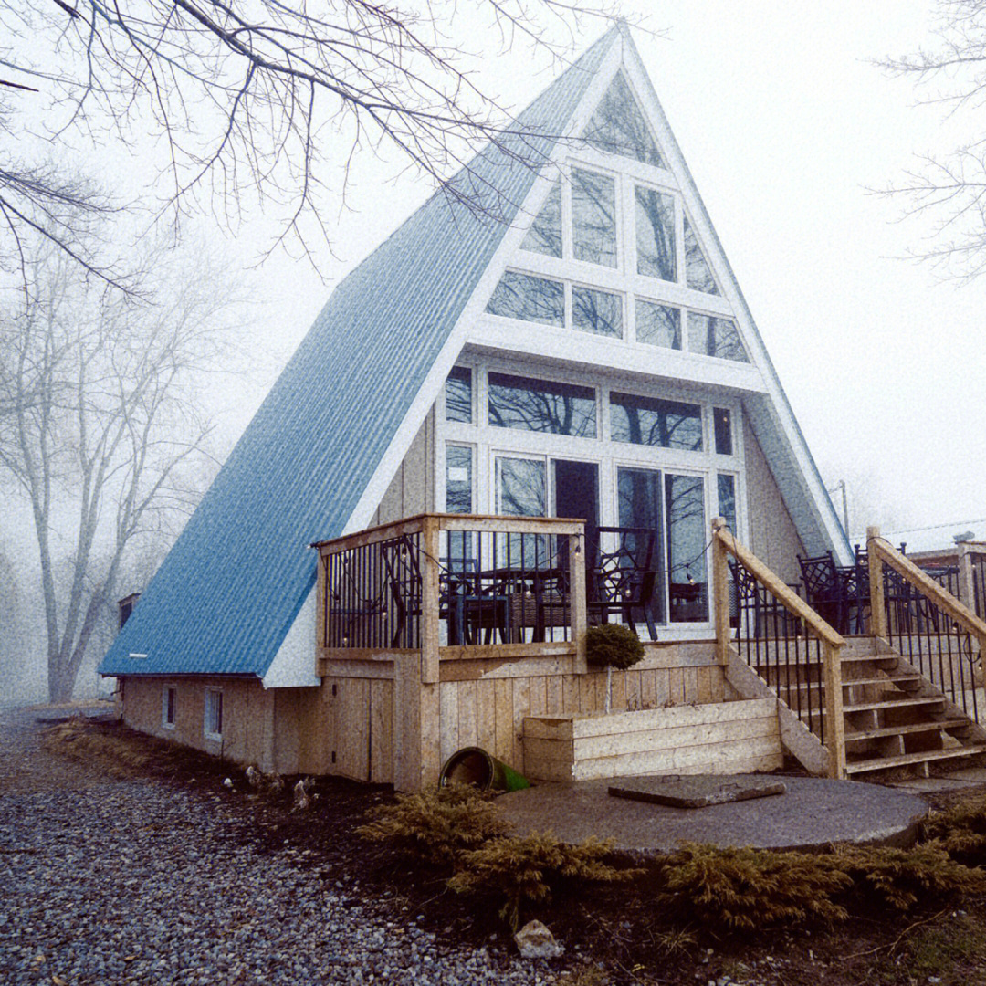 锈湖湖边小屋图片