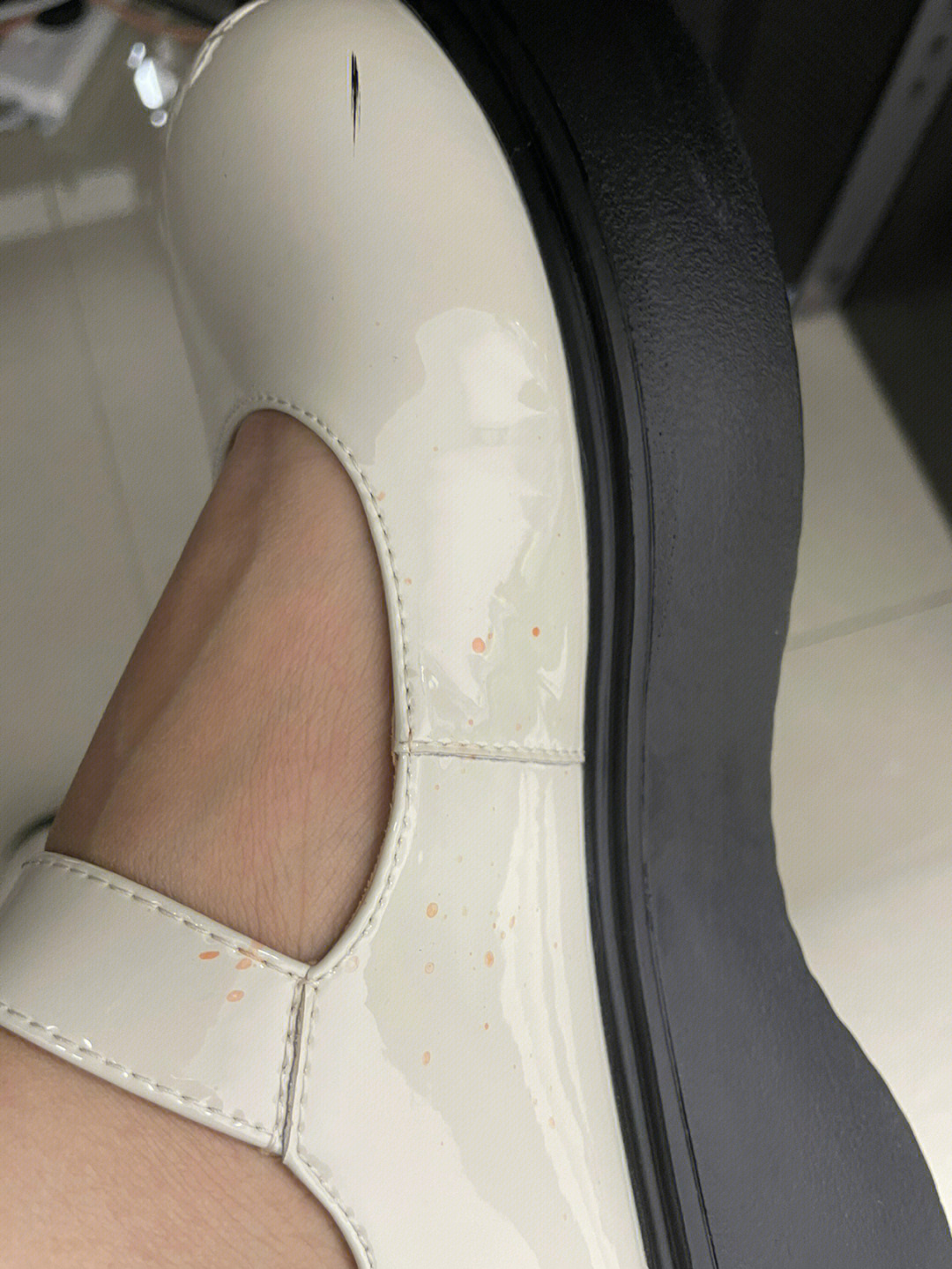 鞋内液体白色图片
