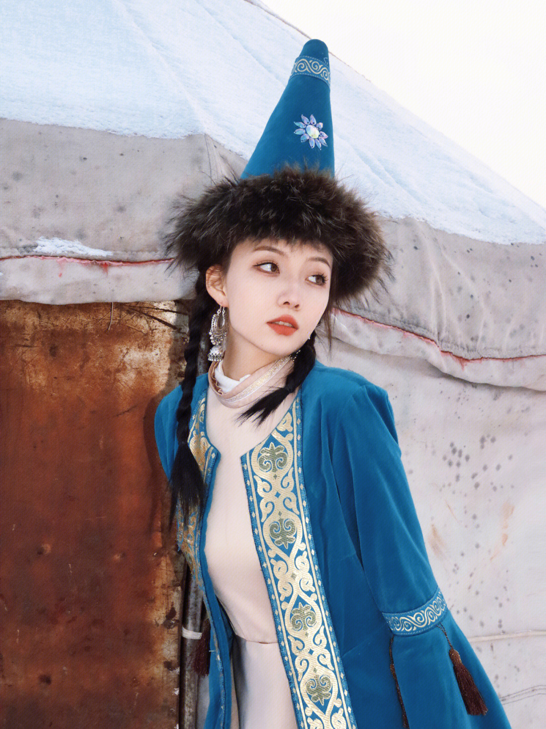 哈萨克族族服饰
