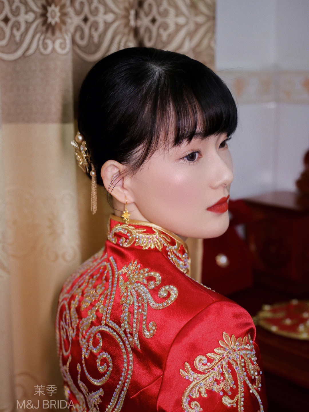 齐刘海中式新娘
